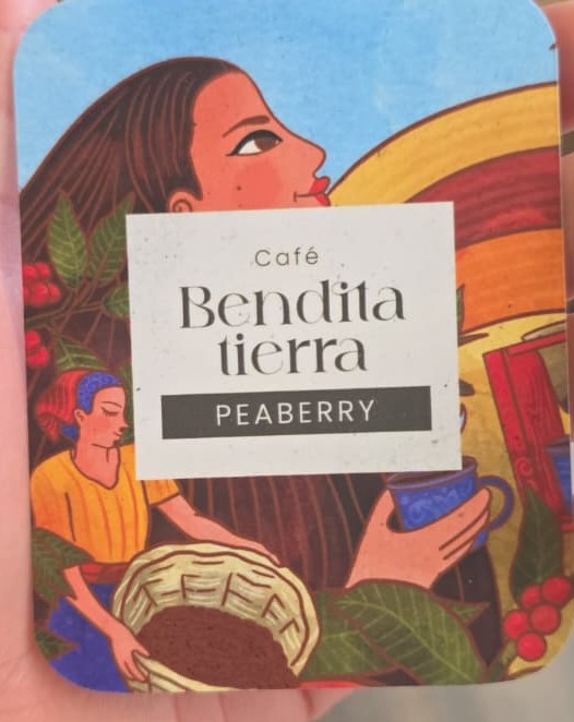 Etiqueta original del café Bendita Tierra — Peaberry